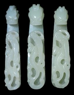 Three Carved Celadon Jade Dragon-Form 青玉雕龙纹皮带扣三件，3.5英寸，中国