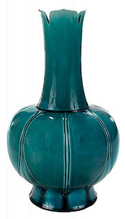 Turquoise-Glazed Monochrome Porcelain 绿松石釉瓜形赏瓶，11.75英寸，19世纪，中国