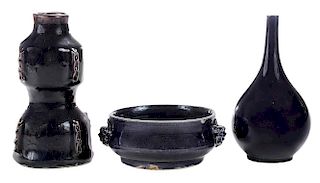 Three Aubergine-Glazed Porcelain 茄子色釉葫芦瓶、天球瓶、竹节香炉各一，明代或更晚