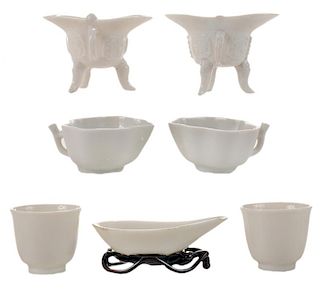 Seven Blanc de Chine Small Libation 白瓷酒爵、酒杯、酒碗各一对和船形碗，中国