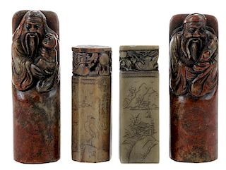 Four Cylindrical Carved Soapstone Wax 寿山石印章四枚，两枚高6英寸，两枚高4.625英寸，20世纪，中国