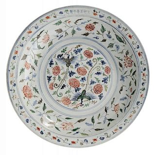 Large Wucai Five-Color Shallow Dish 五彩凤凰菊花缠枝花纹大盘，2.625*17.75英寸，中国
