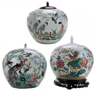 Three Famille Rose Porcelain Covered 粉彩（人物、百鸟朝凤、公鸡牡丹）石榴壶三只，8.5英寸,19/20世纪,中国