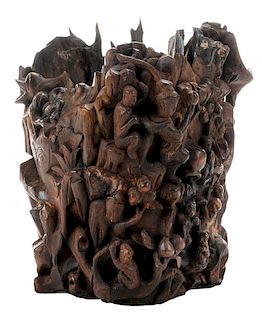 Finely Carved Rootwood Scholar's 高浮雕人物根雕（或沉香）笔筒，9.5*9.25英寸，中国