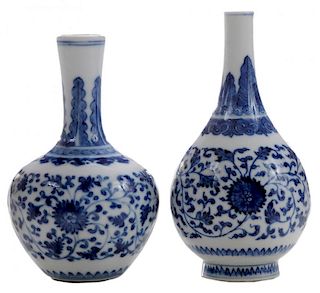 Two Blue and White Lotus-Decorated 青花蕉叶缠枝花纹玉壶春瓶两只，5.5英寸，19世纪，中国