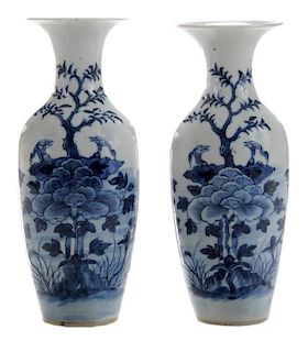 Pair Blue and White Porcelain Vases 青花花鸟纹撇口柳叶瓶一对,8英寸,19世纪,中国
