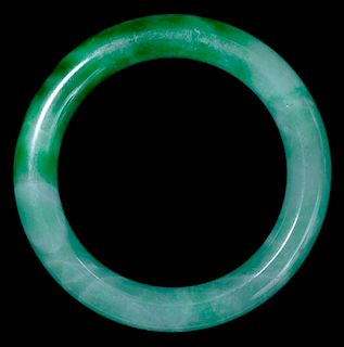 Apple Green Jadeite Bangle Bracelet 苹果绿翡翠玉镯，直径3.25英寸，中国