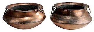 Two Copper and Brass Jardinières 黄铜水罐两只，12*23英寸，东南亚，或19世纪晚期