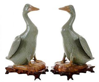 Pair Chinese Porcelain Goose Figurines 青瓷鹅造像一对，11.75英寸，20世纪，中国