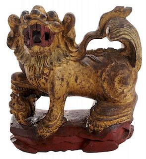 Carved Polychromed and Gilt Wood Foo 金漆木雕狮子造像，10.5英寸，19/20世纪,中国