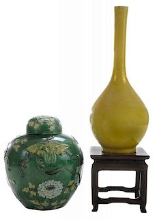 Three Chinese Decorative Articles 黄釉鹤颈瓶和绿釉花卉盖罐各一，罐高7.75英寸，瓶高11.5英寸，19世纪，中国