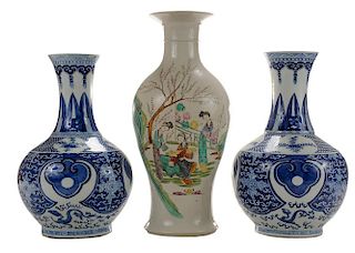 Pair Large Blue and White Bottle Vases 青花缠枝花纹玉壶春瓶一对和翡翠人物纹柳叶瓶，20世纪，中国