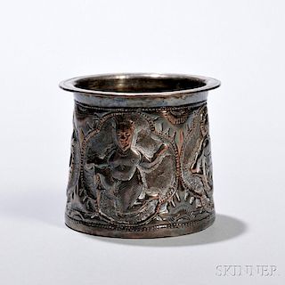Silver-plated Copper Repousse Cup 上有银盘的铜制花纹杯，高2.5英寸