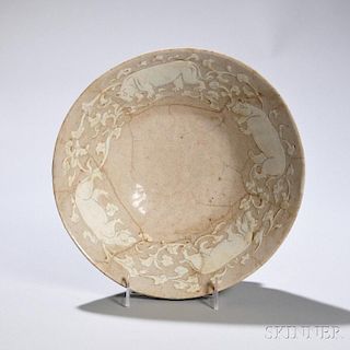 Large Beige-glazed Bowl with Hippopotamuses 米色釉绘河马大碗,高4.375英寸,直径10.5英寸,波斯，17世纪