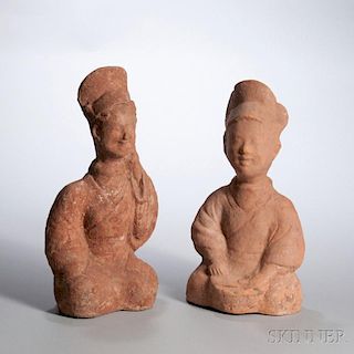 Two Pottery Entertainers 跪坐奏乐红色陶俑两个，高15.75英寸，或中国东汉