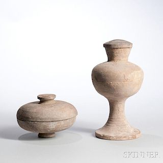 Two Earthenware Ritual Vessels 彩陶礼器两个，高11英寸，直径7英寸，或中国汉代