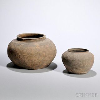 Two Earthenware Jars 扁平肩球状陶罐两个，高5英寸,直径7.5英寸,或战国