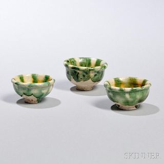 Three Miniature Sancai Cups 内外施竖纹绿釉三彩小杯三只，直径2英寸，中国唐代