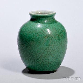 Apple Green Vase 短颈撇口球形苹果绿窑变罐，高4英寸，18/19世纪,中国