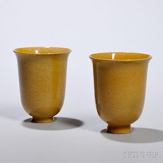 Pair of Tall Cups 广口黄釉高杯一对，高3.625英寸，18世纪