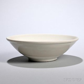 Cream-glazed Porcelain Bowl 淡绿釉碗，高2.75英寸，直径8.5英寸，中国