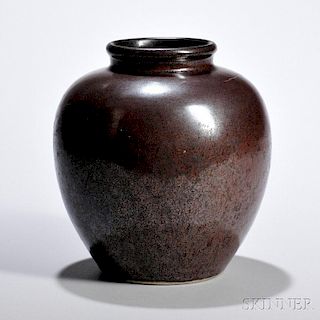 Iron Rust-glazed Jar 短颈卷口宽肩铁红釉罐，高7.75英寸，或18世纪，中国