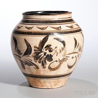 Cizhou Ware Jar 菊花卷草纹球形磁州陶罐，高7.25英寸，中国元代