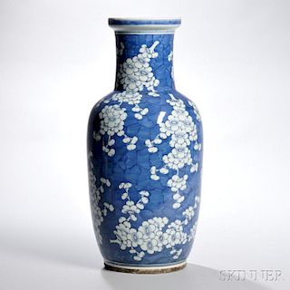 Blue and White Rouleau Vase 青花梅花卷口瓶,高17.375英寸,19/20世纪,中国