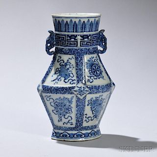 Blue and White Vase 螭龙双耳菱形蕉叶卷草佛宝纹青花瓶，高10.375英寸，中国