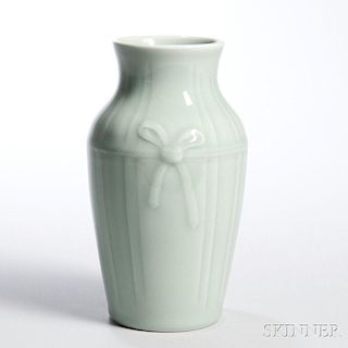 Celadon-glazed Porcelain Vase 青瓷象腿瓶,高9英寸,中国