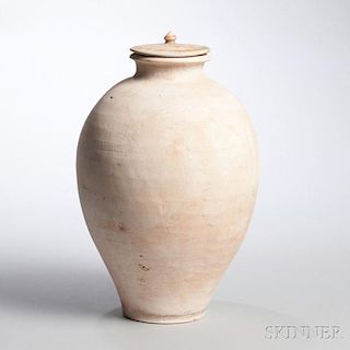 Pottery Covered Jar 陶盖罐，高13英寸，中国唐代