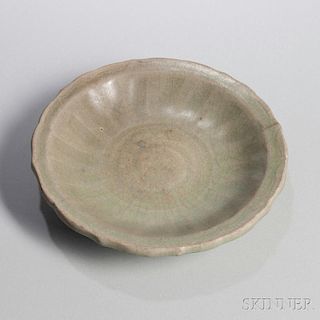 Celadon Plate 边沿带刺开片青瓷盘,直径9.375英寸,中国明代