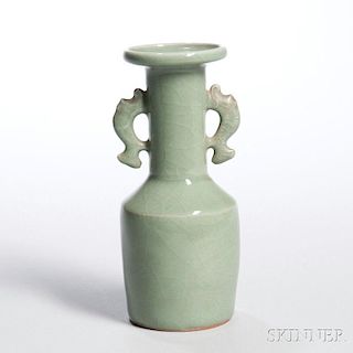 Longquan Celadon Mallet Vase 鱼形双耳开片龙泉青瓷锤形花瓶，高7.375英寸，中国宋代