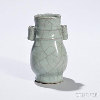 Longquan Celadon Hu   Vase 管状双耳开片龙泉青瓷壶形花瓶，高5.25英寸，中国宋代