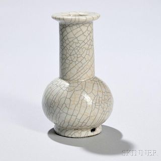 Small Crackle-glazed Ge-type Vase 哥窑金丝铁线开片玉壶春瓶，高5.375英寸，中国