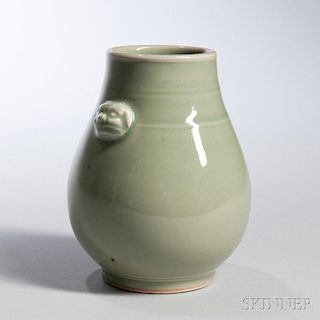 Celadon-glazed Vase 狗首双耳侈口青瓷花瓶，高6.375英寸，19/20世纪,中国