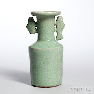 Celadon Crackle-glazed Vase 鱼形双耳（有残）青瓷开片盘口瓶，高7.625英寸，中国