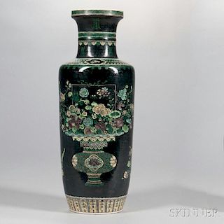 Famille Noire Rouleau Lamp Vase 黑底粉彩花篮象腿大瓶，高35英寸，20世纪，中国