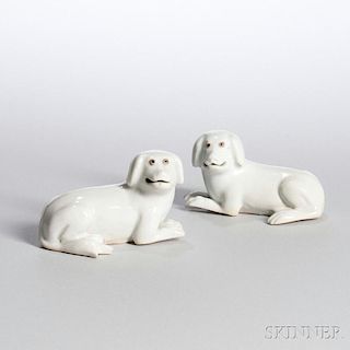 Pair of Export White-glazed Porcelain Dogs 外销瓷白瓷狗一对，高2.5英寸，宽4英寸,19/20世纪,中国