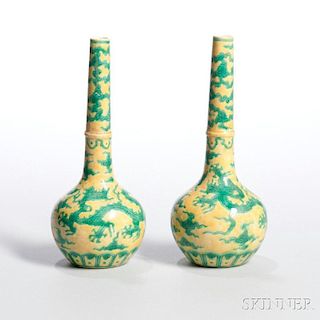 Pair of Yellow and Green Dragon Bottle Vases 黄釉绿龙鹤颈瓶一对,高7.25英寸,中国