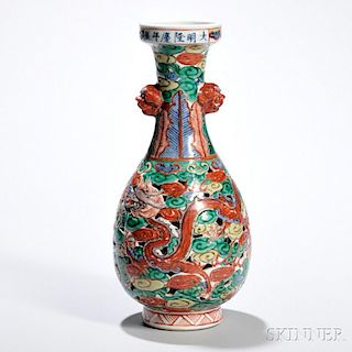 Wucai Openwork Dragon and Phoenix Vase 狮首双耳五彩龙凤玉壶春盘口瓶，高10.75英寸，中国
