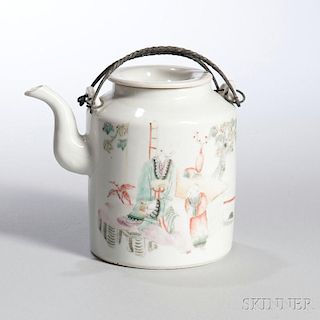 Famille Rose Export Covered Teapot 外销瓷金属提梁粉彩人物带盖直筒茶壶，高5.5英寸，20世纪早期,中国