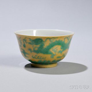 Yellow-and Green-glazed Bowl 黄底绿龙粉彩碗，高2.25英寸，直径4.25英寸，道光款