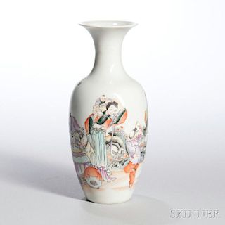 Famille Rose Vase 花园童戏粉彩柳叶瓶,高7.875英寸,19/20世纪,中国