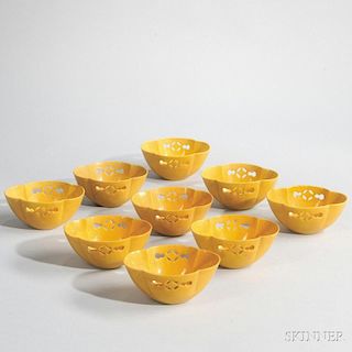 Nine Eiraku Hozen (1795-1864) "Mukozuke" Bowls 芥末黄釉镂空碗9只，长5.5英寸，19世纪，日本