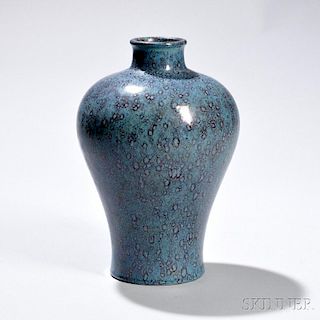 Robin's-egg Blue-glazed Vase 蛋清色釉梅瓶,高9.5英寸,20世纪,中国