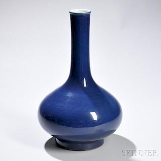 Powder Blue-glazed Bottle Vase 蓝釉天球瓶，高14英寸,19/20世纪,中国