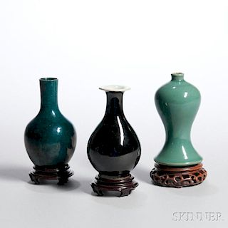 Three Small Monochrome Glaze Vases 3只小花瓶，高5.125英寸，中国