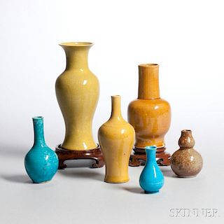 Six Small and Miniature Monochrome Vases 6只小花瓶，高3-7.625英寸，20世纪，中国