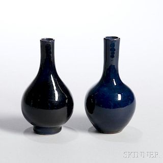 Two Small Monochrome Blue-glazed Bottle Vases 两只蓝釉小天球瓶,高5.75英寸,19/20世纪,中国